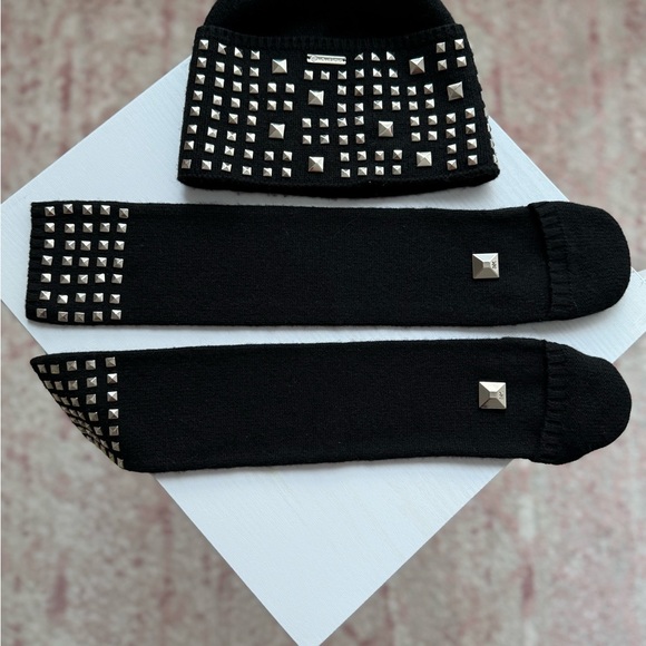 MICHAEL Michael Kors Black Wool Accessory - Picture 2 of 8